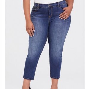 MID RISE STRAIGHT LEG STRETCH MEDIUM WASH